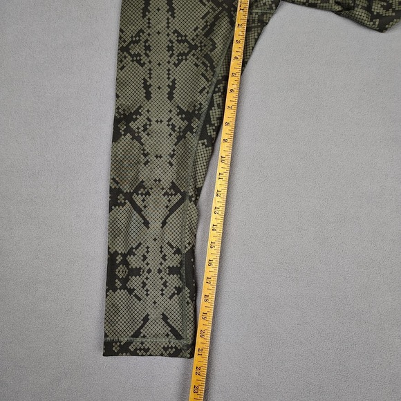 Lululemon Leggings Lot Women 4/6 Multicolor Cropped Athleisure Yoga Gym 6 Count - Picture 6 of 16